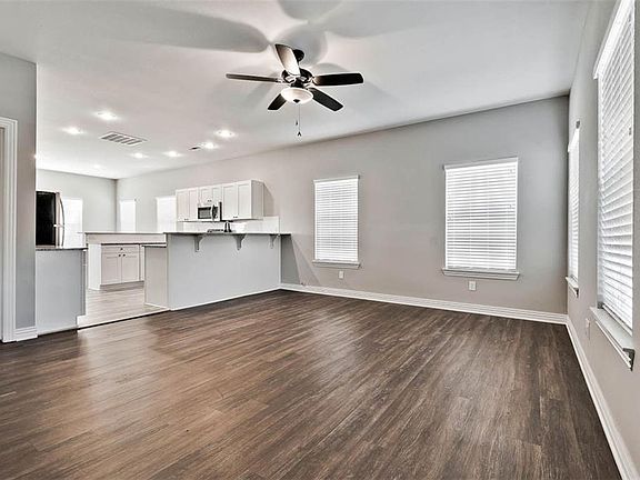 3rd image of 762 S Curtis Ave