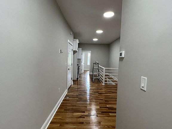 3rd image of 122 Livingston St APT 1L
