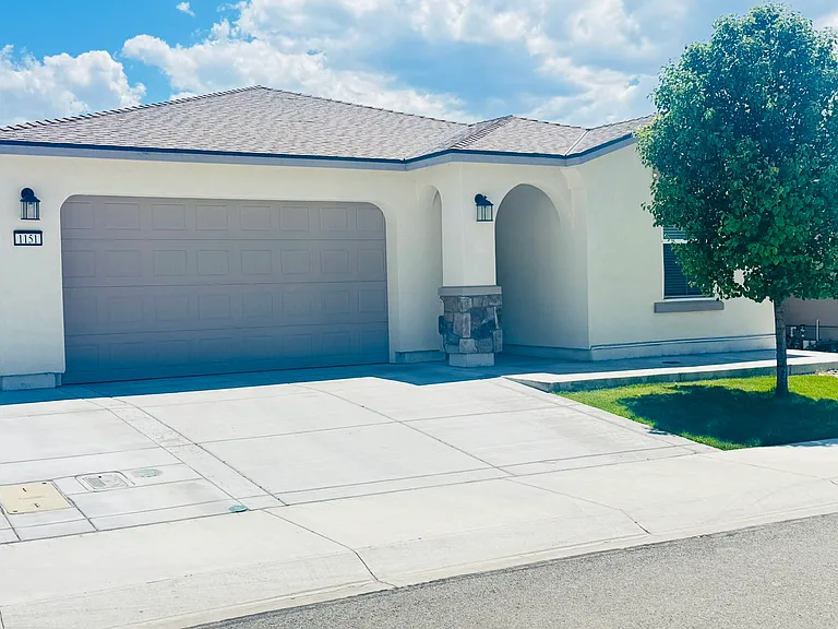 1151 Dapple Dr — Photo 2