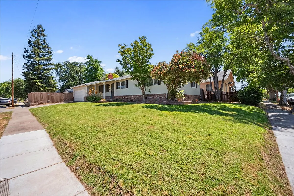 3 bed, 1.5 bath, 1143 sqft, $2,650 — Photo 4