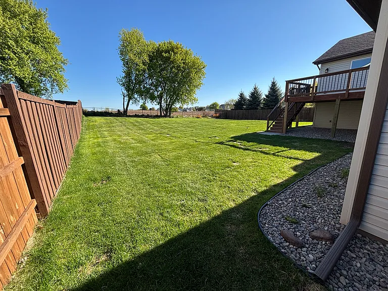 386 Greenway Dr — Photo 3