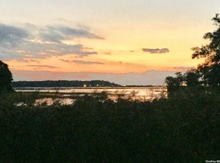 1 Cedar Hill Rd, Stony Brook, NY 11790