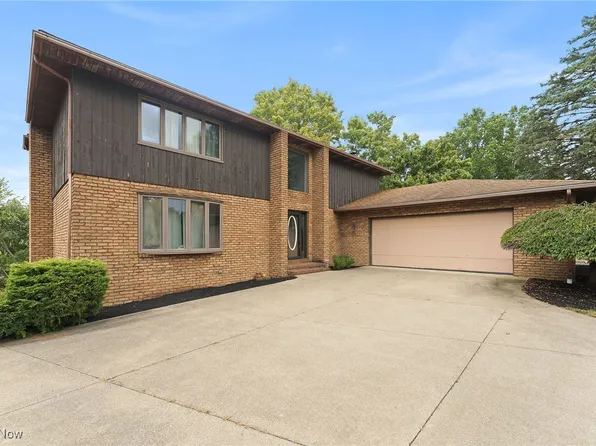 4441 Merlin Dr, Uniontown, OH 44685