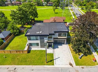 52 Grantbrook St S, Toronto, ON M2R 2E9