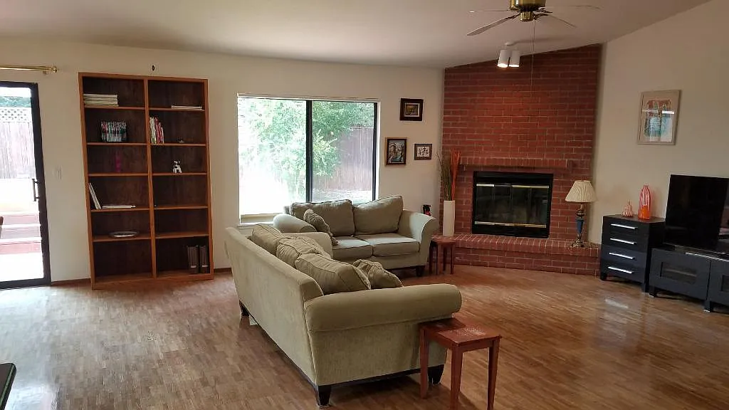 3 bed, 1683 sqft, $3,800 — Photo 3