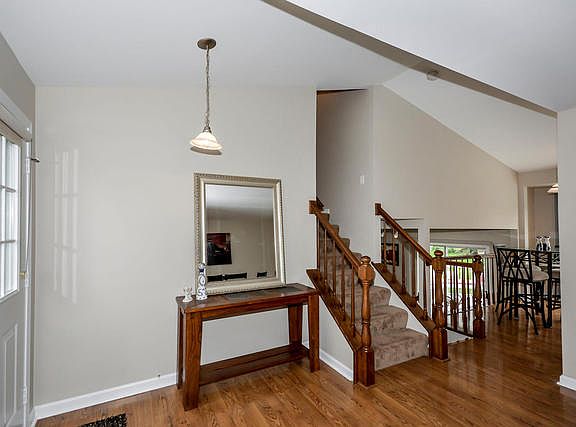 4th image of 212 Southwood Cir