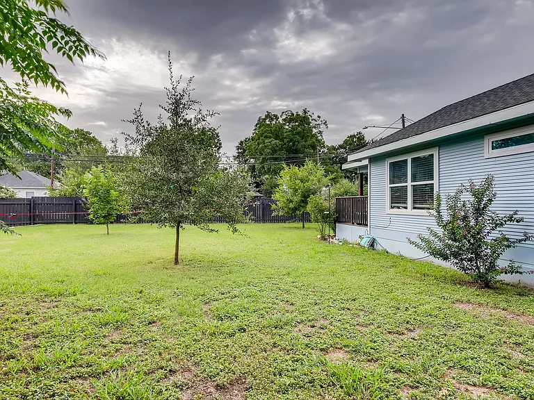 1103 Estes Ave — Photo 23