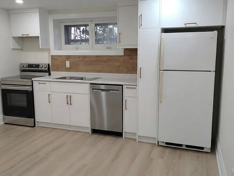 37 Madawaska Ave — Photo 5