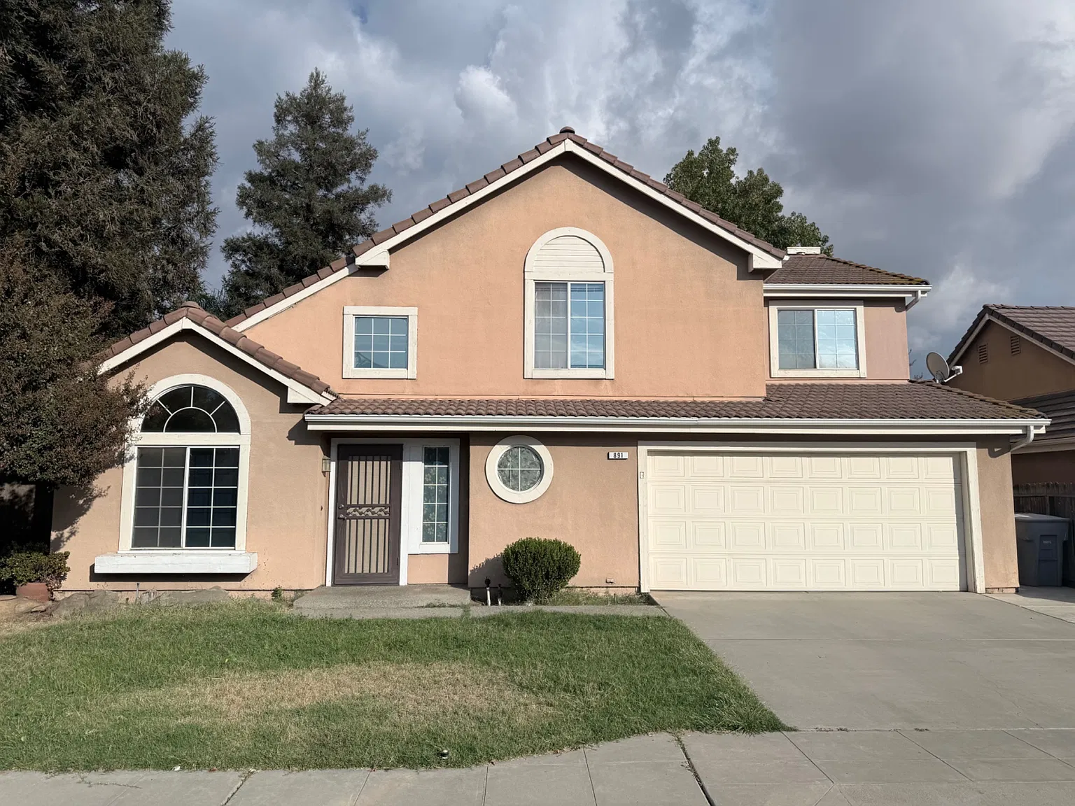 3 bed, 2.5 bath, 1832 sqft, $2,300 — Photo 1