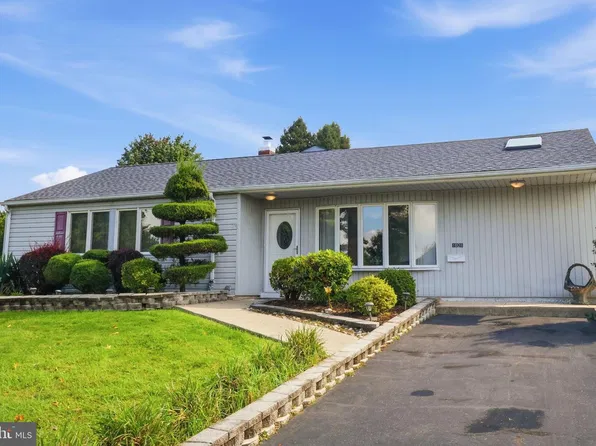 1021 W Pine St, Feasterville, PA 19053