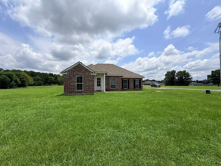 3520 Windwood Cir — Photo 2