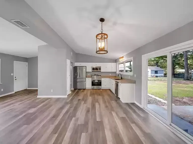 360 Chicago Ave — Photo 22