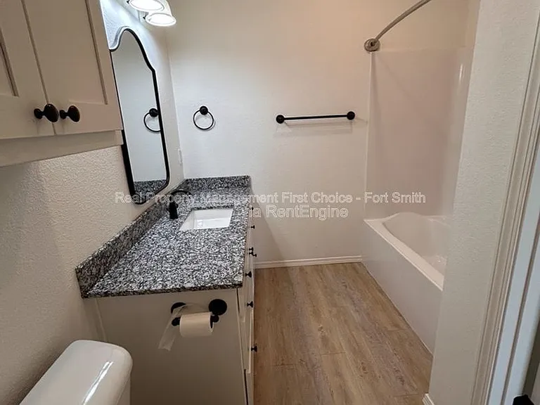100 Countryside Way — Photo 11