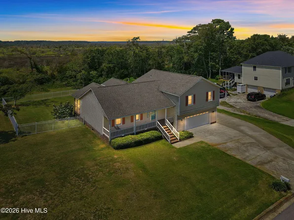 907 Oak Drive, Morehead City, NC 28557