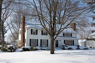 1st image of 82 Manor Dr