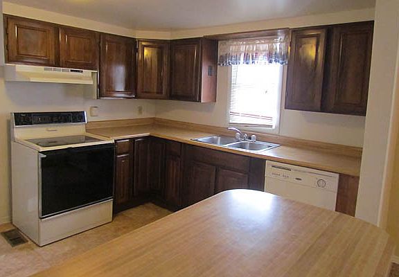 4th image of 223 S Oak St