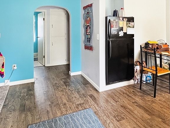 5th image of 1003 Rowe St