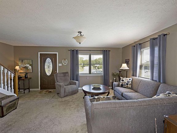 3rd image of 2023 Lake Forest Ln