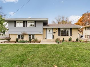 3825 Twana Dr, Des Moines, IA 50310