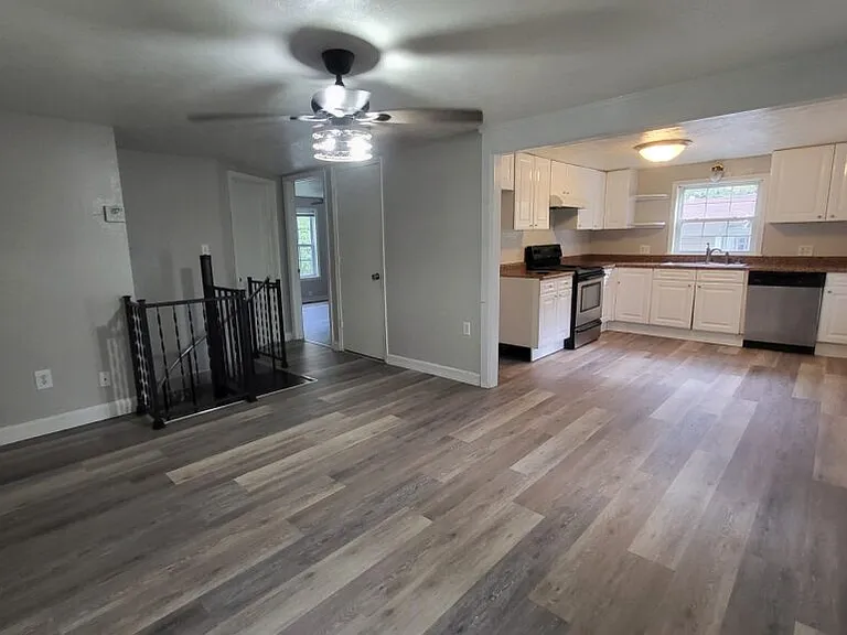 203 E Farmer St — Photo 10