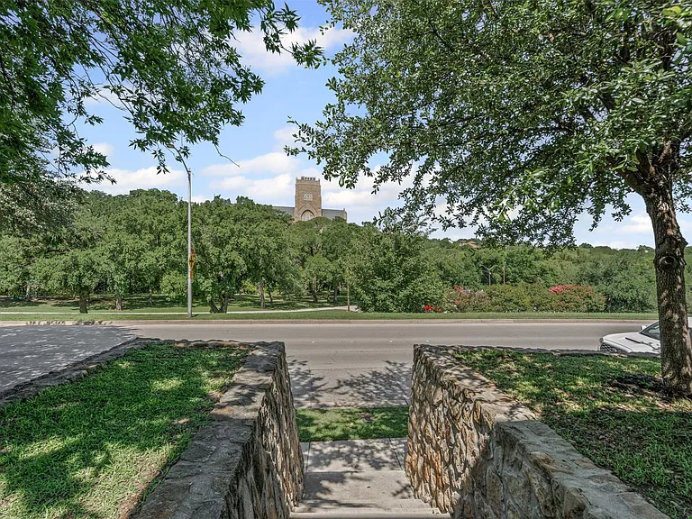 2611 McCart Ave — Photo 28