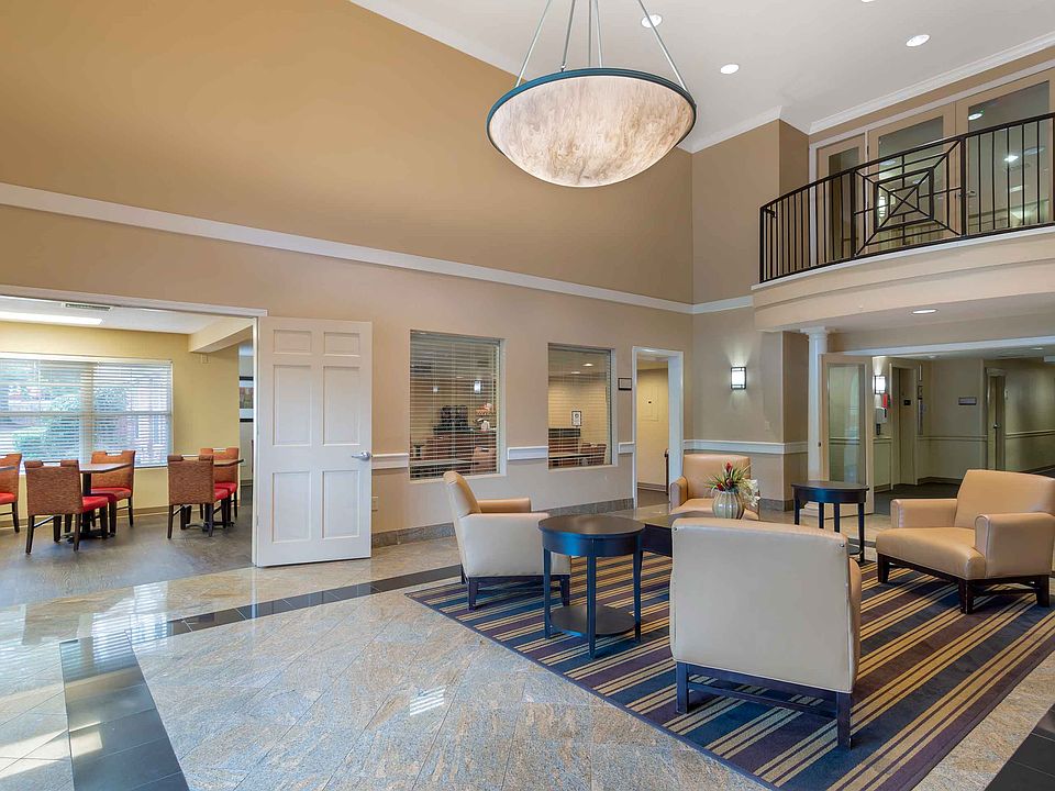 Lobby and Guest Check-in
