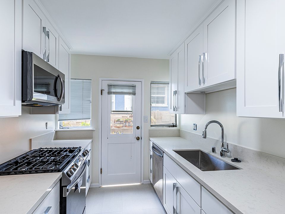 1st image of 928 17th St APT B