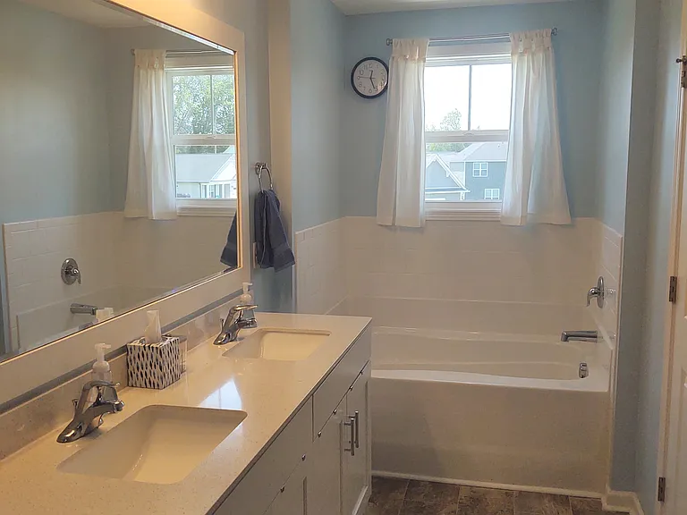 1404 Kinsley Ct NE — Photo 19
