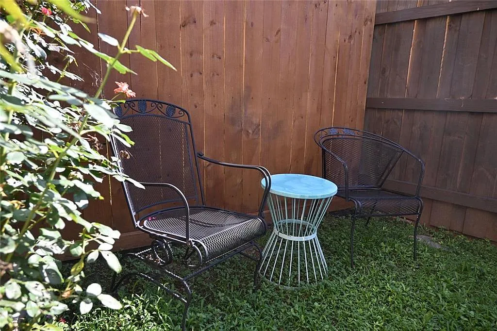 1 bed, 1.0 bath, 1500 sqft, $1,500 — Photo 2