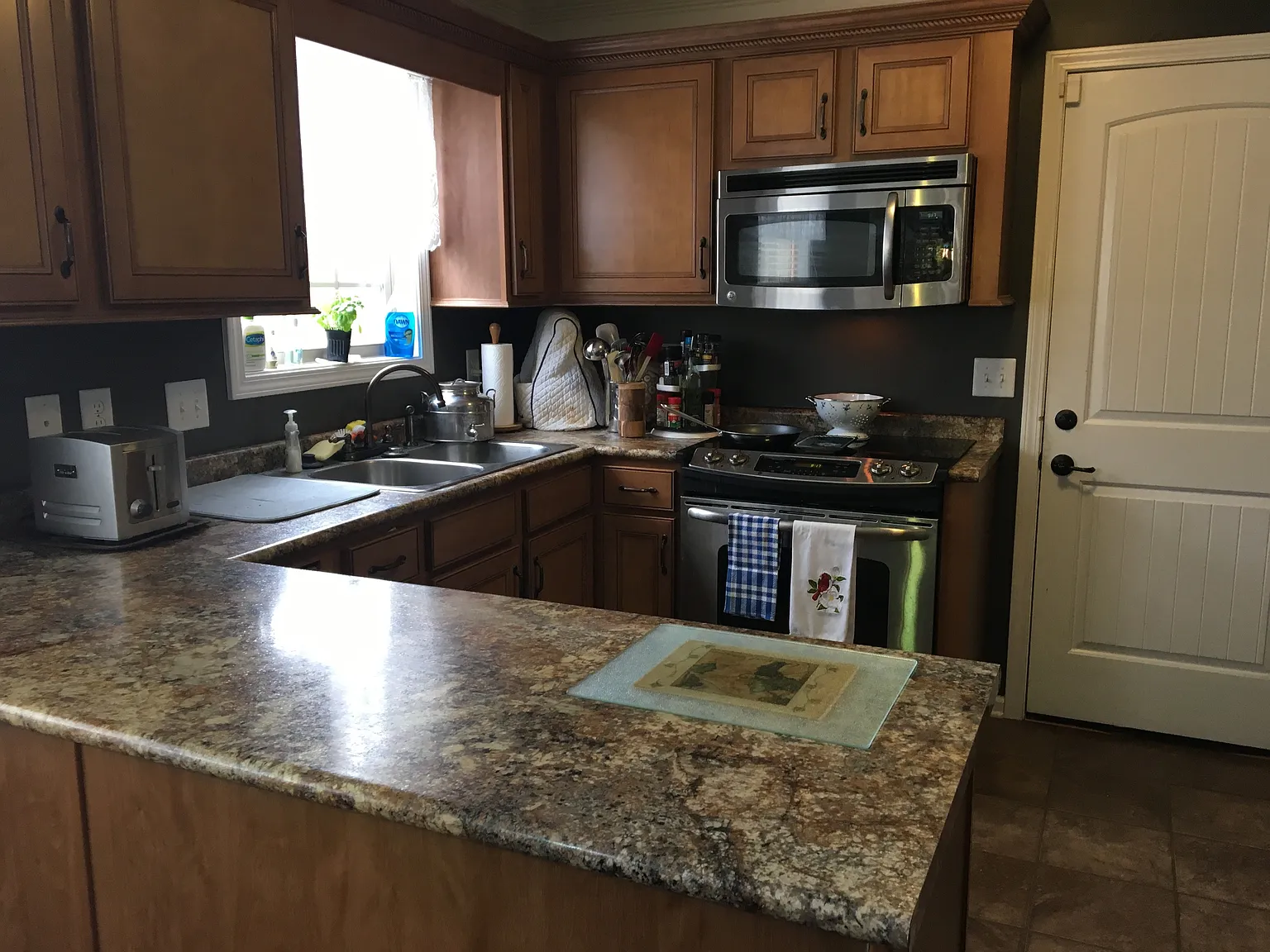 3 bed, 3.5 bath, 1917 sqft, $2,000 — Photo 3
