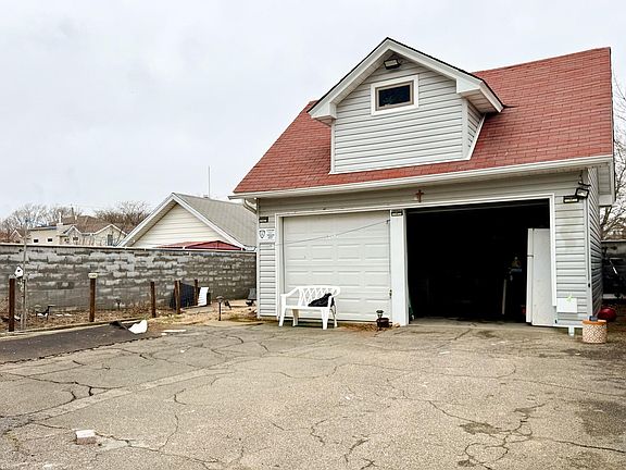 5th image of 176-25 133rd Road