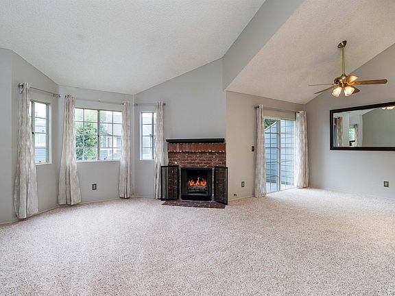 4th image of 22040 Gault St Unit 22