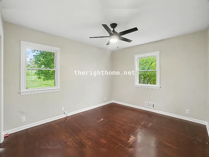 6929 N 64th St — Photo 11