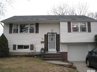 34 Ripley Dr, Northport, NY 11768