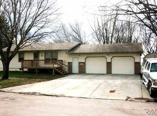 201 W 8th St, Hartford, SD 57033