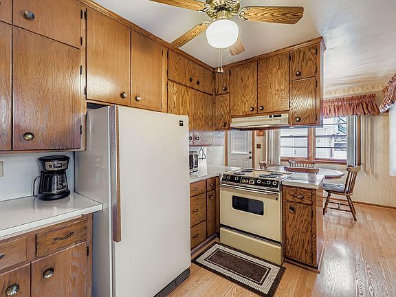 3rd image of 900 7th Ave S