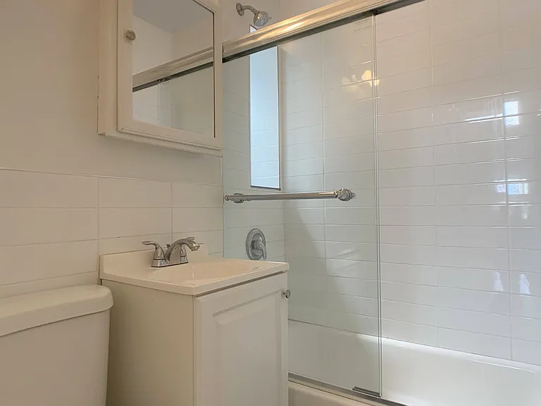 321 E 92nd St #4E — Photo 5