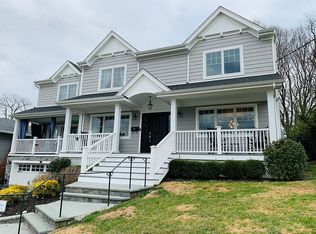 17 Capi Ln, Port Washington, NY 11050