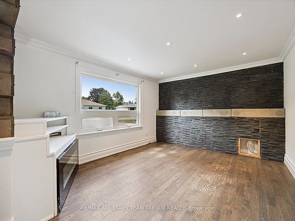 3rd image of 370 Adeline Dr
