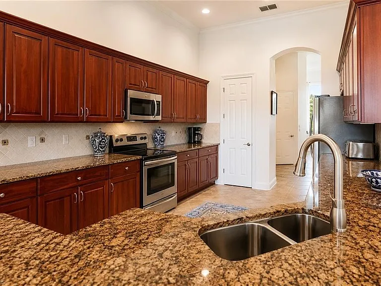 8263 Potomac Ln — Photo 25