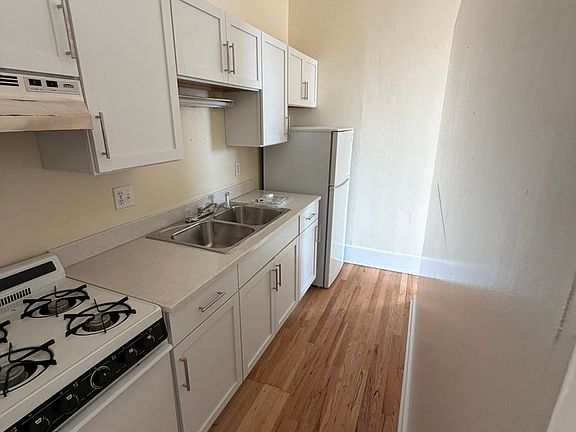 2nd image of 1213 25th St #B