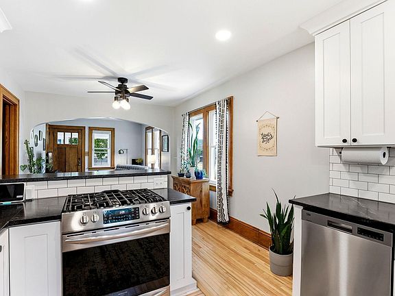 3rd image of 3040 19th Ave S