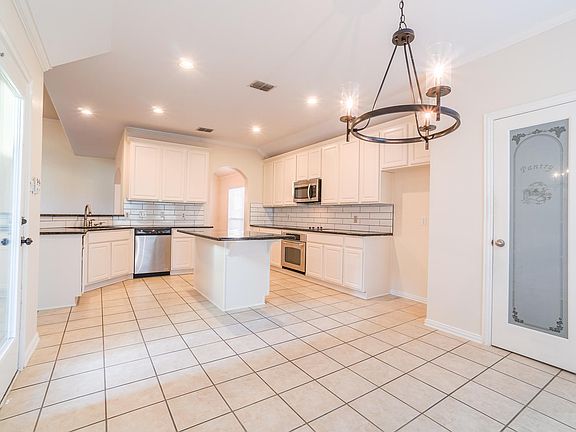 5th image of 8800 Weston Ln