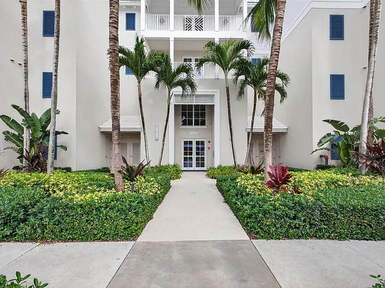 834 Bay Colony Dr S — Photo 48