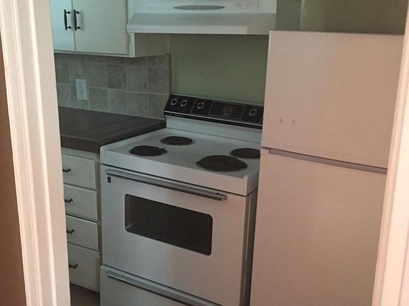 4th image of 2372 Franklin Ave E APT E