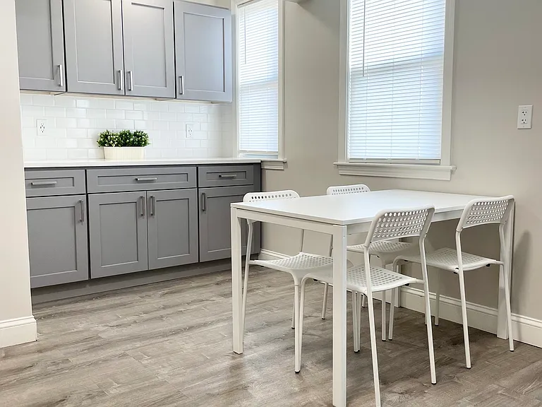 518 Pleasant St #2 — Photo 4