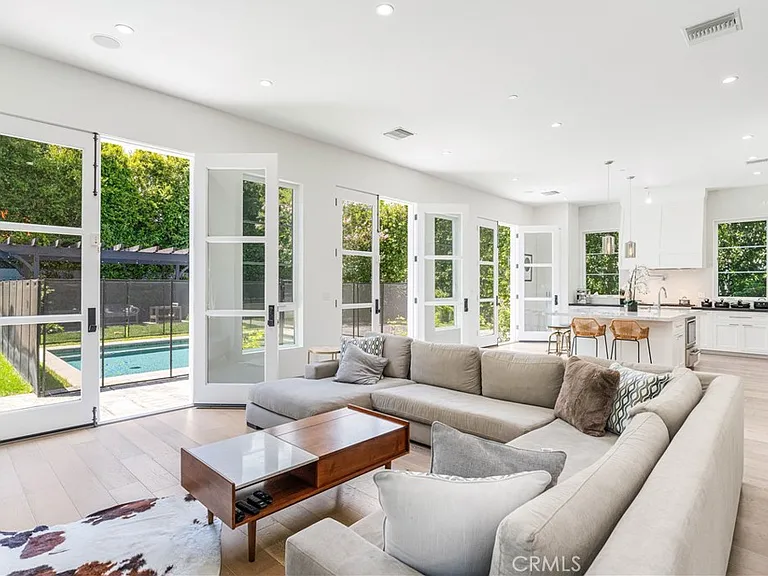 4435 Camellia — Photo 21