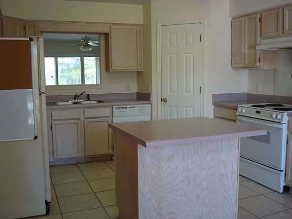 Large Kitchen with Island and Walk In Pantry