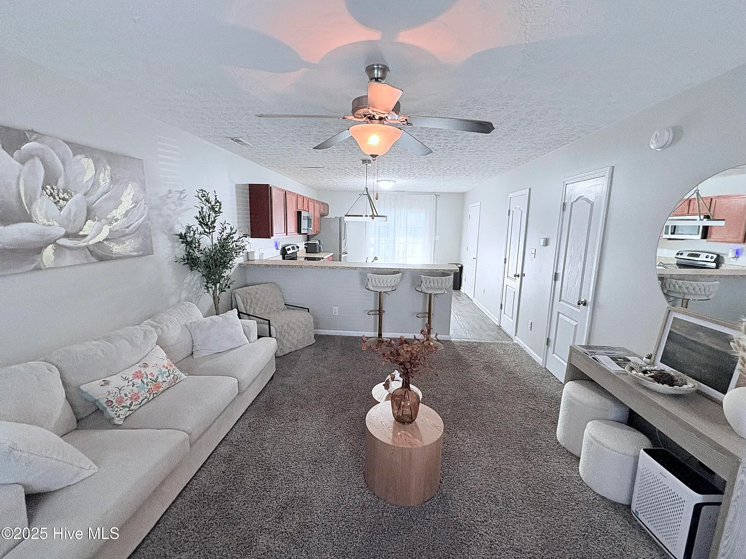 2 bed, 2.5 bath, 1084 sqft, $1,400 — Photo 3