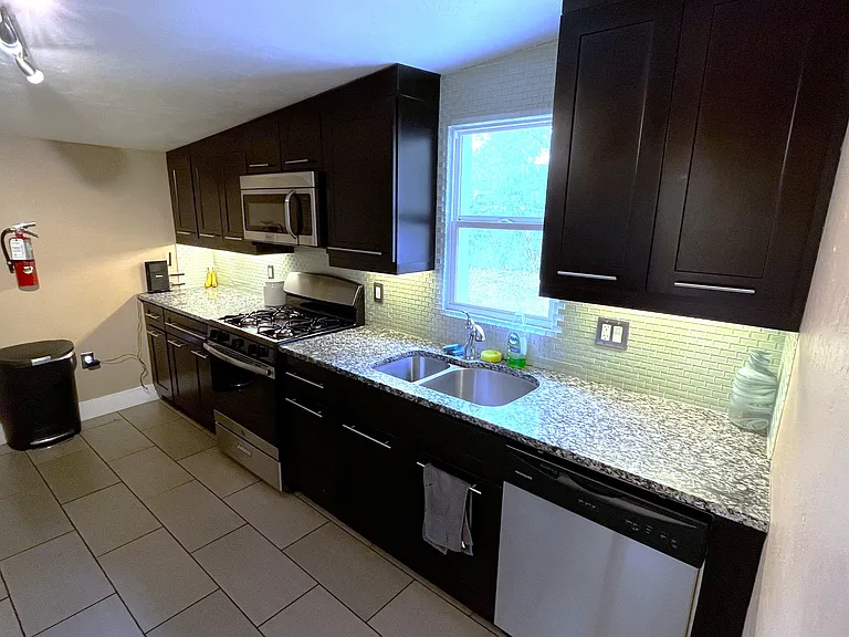 356 Jefferson St #1-3 — Photo 16